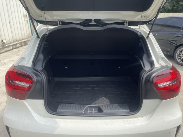 M-BENZ賓士 A180  第11張相片