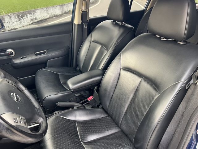 TIIDA 5D  第8張相片