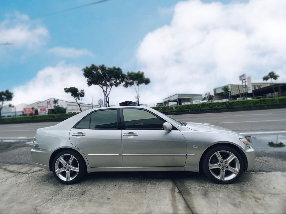 2002 Lexus is 200 2.0  第4張相片