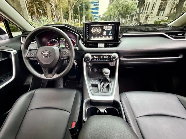 Toyota  RAV4  第3張相片