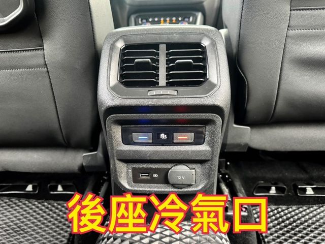 330 TSI 跟車/方向盤快控鍵/電動椅/電尾門/後做出風口+充電孔/免鑰匙/分區溫控  第19張相片