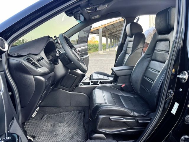 VTi-S IKEY/車道偏移/預警碰撞/側邊輔助影像/倒車顯影/後座出風口/車道維持/多功能螢幕  第13張相片