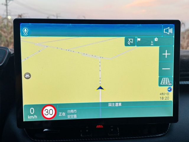 跑3萬而已唷~ 變形蟲方向盤/超級大吋安卓機/卡夢飾版/空力套件/IKEY/電動椅/盲點/環景/定速/車道偏移  第7張相片