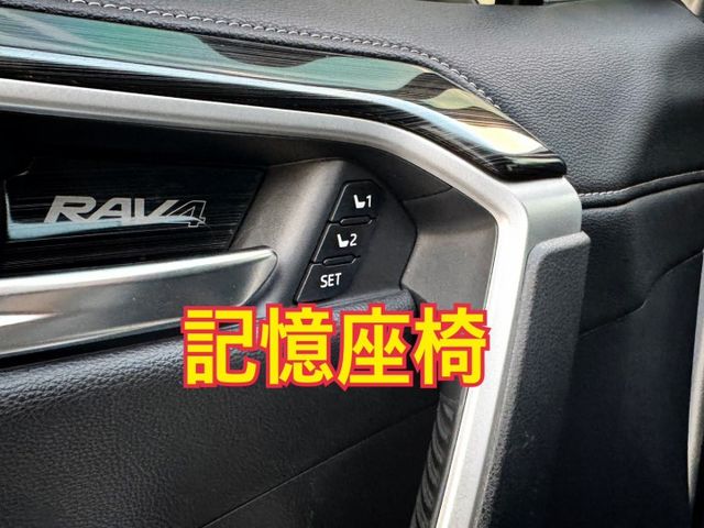 跑3萬而已唷~ 變形蟲方向盤/超級大吋安卓機/卡夢飾版/空力套件/IKEY/電動椅/盲點/環景/定速/車道偏移  第11張相片