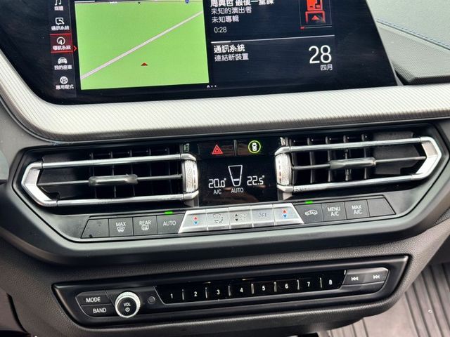 ( M版 ) 免鑰匙/摸門/雙區恆溫/導航/自動跟車/車道維持/雙前電動椅/倒車顯影/盲點  第10張相片