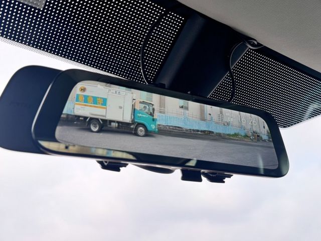免鑰匙/方向盤快控鍵/分區溫控/盲點/後座出風口/定速/倒車顯影/防滑  第6張相片