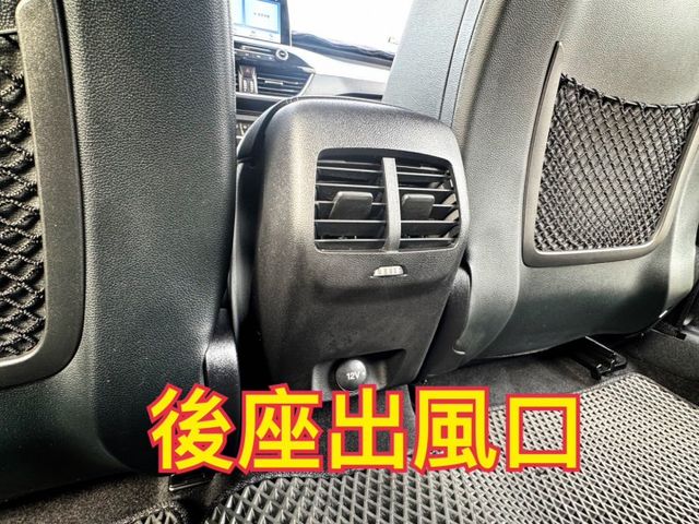 免鑰匙/方向盤快控鍵/分區溫控/盲點/後座出風口/定速/倒車顯影/防滑  第15張相片