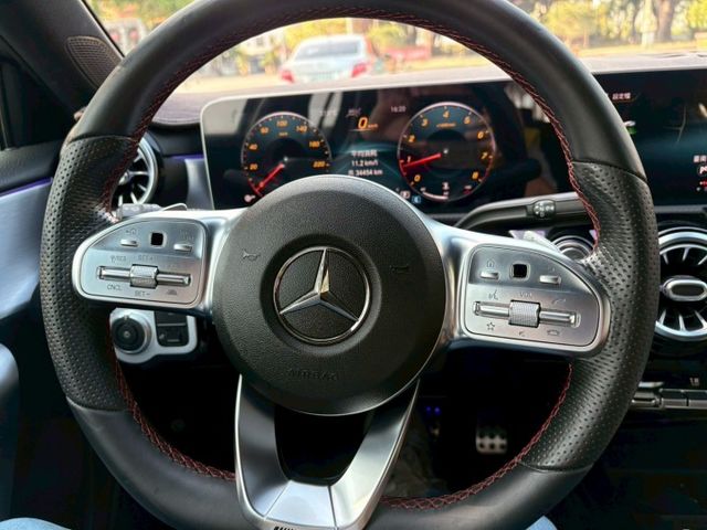 AMG 免鑰匙/摸門/電尾門/全景/盲點/定速/雙前電動椅/跟車/車道維持/多功能方向盤/換擋撥片  第3張相片