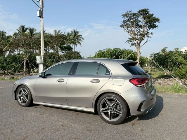 AMG 免鑰匙/摸門/電尾門/全景/盲點/定速/雙前電動椅/跟車/車道維持/多功能方向盤/換擋撥片  第11張相片