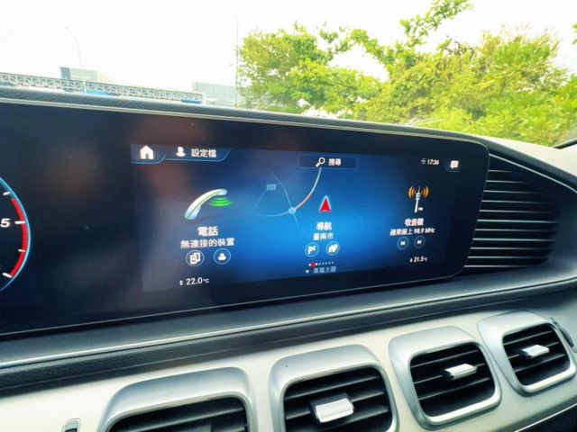 (選配30幾萬  AMG) 免鑰匙/摸門/雙區恆溫/柏林之音/跟車/車道維持/盲點偵測/電動尾門/多功能方向盤  第6張相片