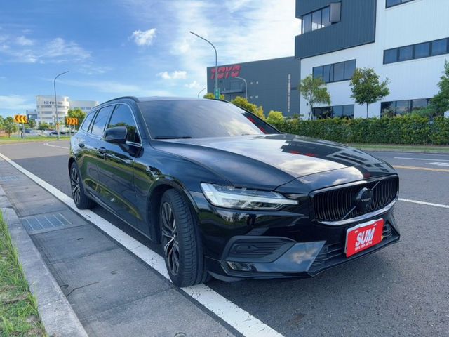 (輕油電) V60 B3  HK高階音響/跟車/盲點/電尾門/360環景/雙電動椅  第3張相片
