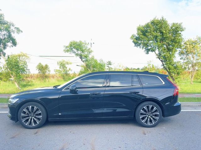 (輕油電) V60 B3  HK高階音響/跟車/盲點/電尾門/360環景/雙電動椅  第11張相片