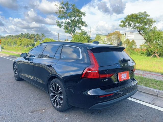 (輕油電) V60 B3  HK高階音響/跟車/盲點/電尾門/360環景/雙電動椅  第14張相片