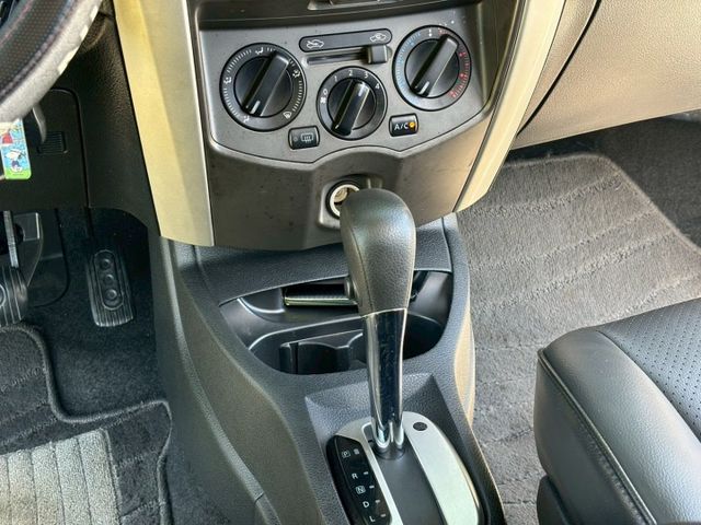 ( 內裝乾淨.皮椅很新 ) 車頂行李架/後座分離倒覆/倒車顯影/導航  第6張相片