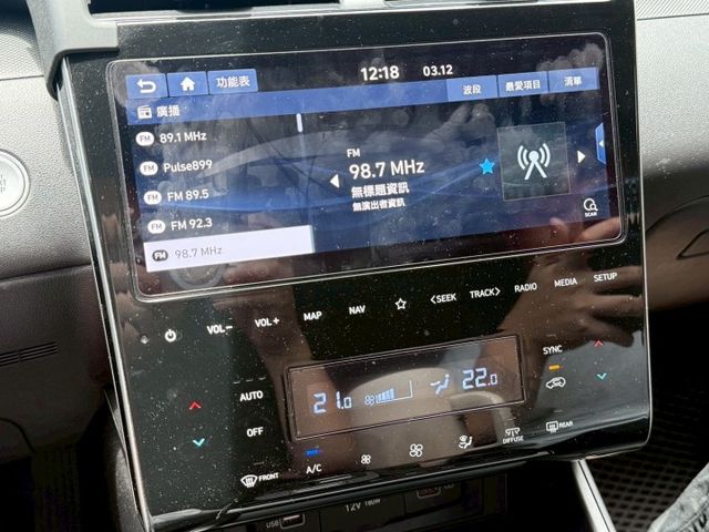 ( GLT-A )免鑰匙/摸門/雙區恆溫/電尾門/跟車/車道維持/盲點偵測/多功能方向盤/換檔撥片/自動停車  第6張相片