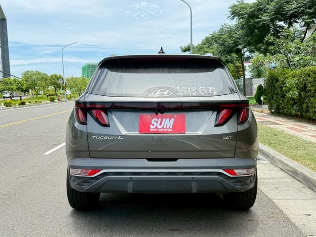 ( GLT-A )免鑰匙/摸門/雙區恆溫/電尾門/跟車/車道維持/盲點偵測/多功能方向盤/換檔撥片/自動停車  第12張相片