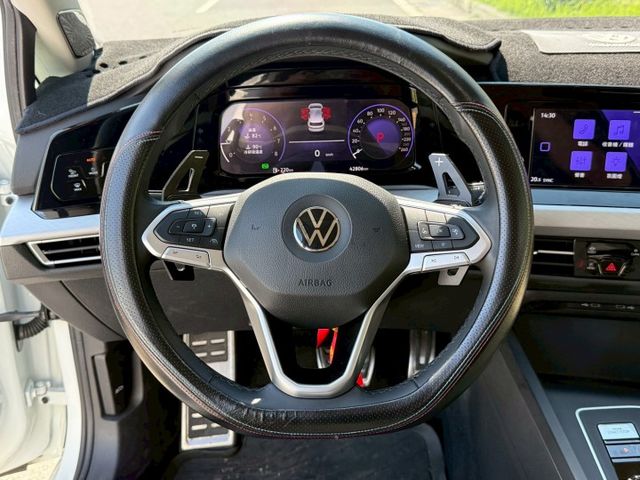 ( 230 eTSI ) 免鑰匙啟動/摸門解鎖/雙區恆溫/跟車/車道維持/盲點/雙區恆溫/氛圍燈/倒車顯影  第4張相片