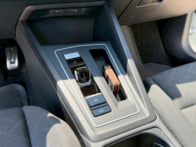 ( 230 eTSI ) 免鑰匙啟動/摸門解鎖/雙區恆溫/跟車/車道維持/盲點/雙區恆溫/氛圍燈/倒車顯影  第10張相片