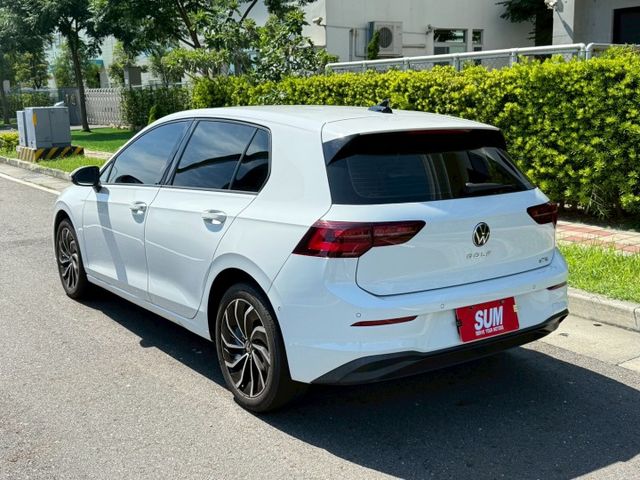 ( 230 eTSI ) 免鑰匙啟動/摸門解鎖/雙區恆溫/跟車/車道維持/盲點/雙區恆溫/氛圍燈/倒車顯影  第15張相片