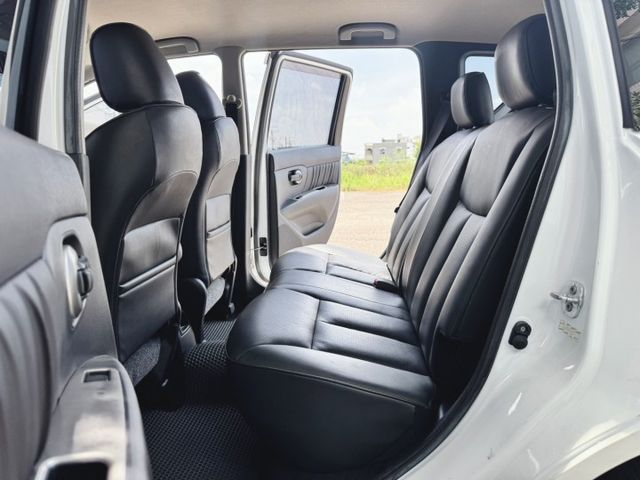 車頂行李架/抬頭顯示器/胎壓偵測/恆溫空調/導航/後座分離倒覆  第15張相片