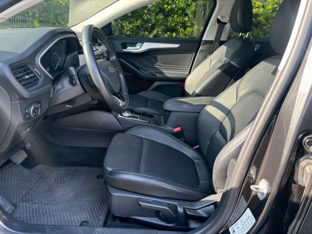 免鑰匙/摸門/雙區恆溫/跟車/車道維持/倒車顯影  第6張相片