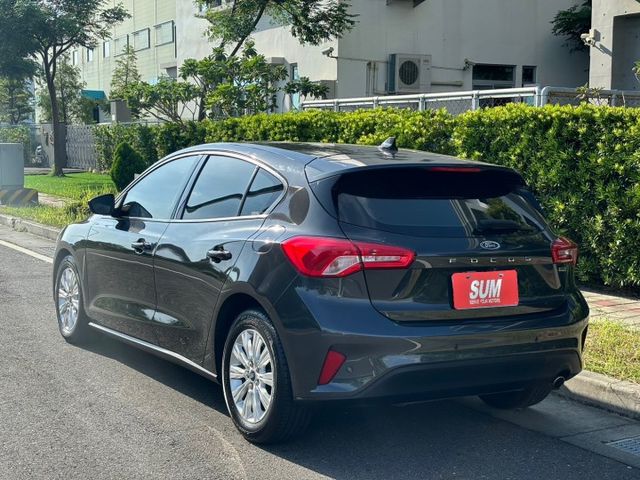 免鑰匙/摸門/雙區恆溫/跟車/車道維持/倒車顯影  第10張相片