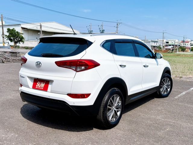 抬頭顯示器/前後錄行車記錄器/後座出風口/下坡輔助/雷達開關/模式切換  第18張相片