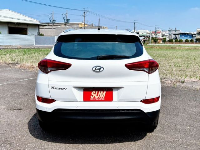 抬頭顯示器/前後錄行車記錄器/後座出風口/下坡輔助/雷達開關/模式切換  第19張相片