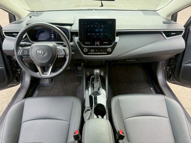 ( 油電 ) 免鑰匙/摸門/恆溫空調/跟車/車道維持/盲點/三畫面倒車顯影/數位電子儀表板  第3張相片