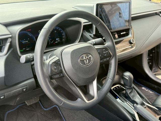 ( 油電 ) 免鑰匙/摸門/恆溫空調/跟車/車道維持/盲點/三畫面倒車顯影/數位電子儀表板  第5張相片