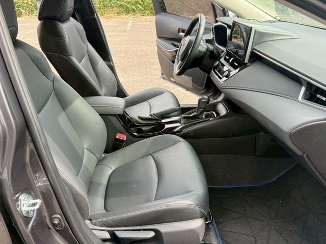 ( 油電 ) 免鑰匙/摸門/恆溫空調/跟車/車道維持/盲點/三畫面倒車顯影/數位電子儀表板  第11張相片