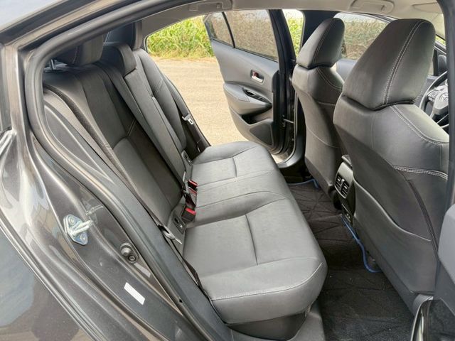 ( 油電 ) 免鑰匙/摸門/恆溫空調/跟車/車道維持/盲點/三畫面倒車顯影/數位電子儀表板  第12張相片