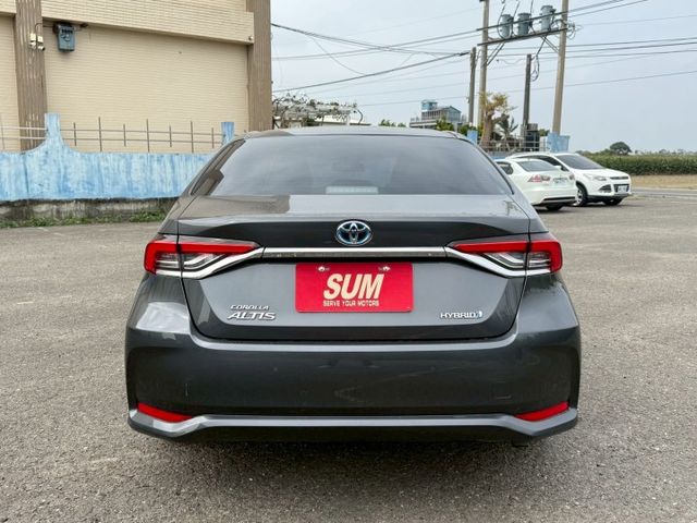 ( 油電 ) 免鑰匙/摸門/恆溫空調/跟車/車道維持/盲點/三畫面倒車顯影/數位電子儀表板  第14張相片