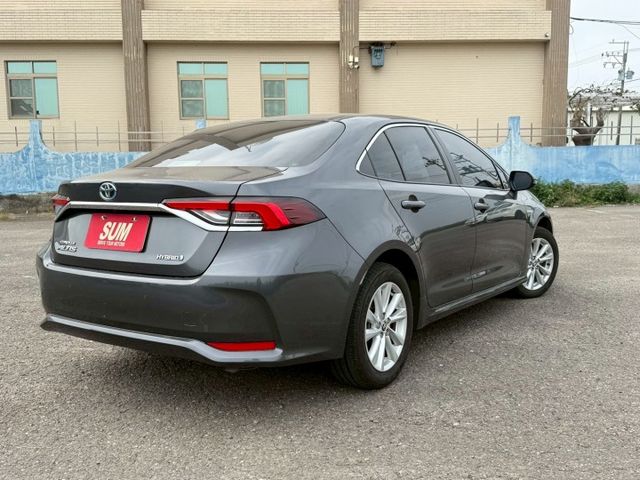 ( 油電 ) 免鑰匙/摸門/恆溫空調/跟車/車道維持/盲點/三畫面倒車顯影/數位電子儀表板  第15張相片