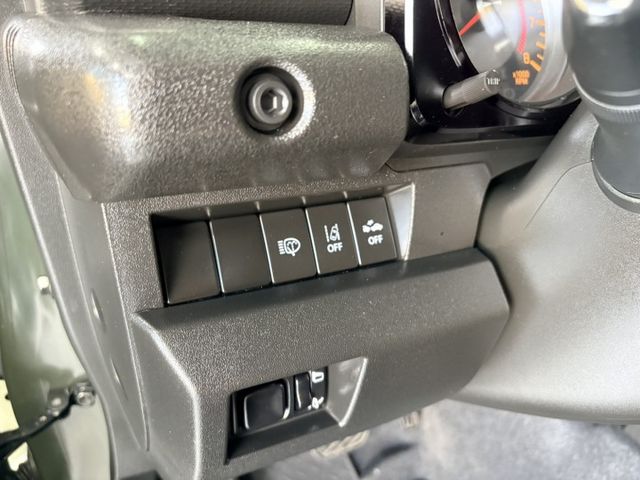 ( 小改款 /四輪傳動 ) 定速/預警碰撞系統/車道偏移/倒車顯影/下坡輔助/恆溫空調/LED頭燈  第5張相片