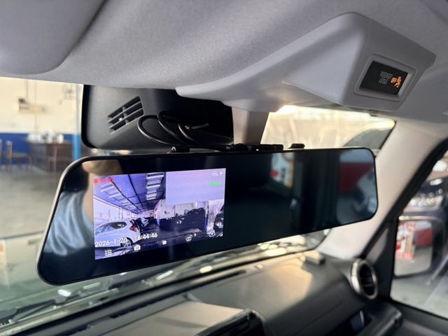 ( 小改款 /四輪傳動 ) 定速/預警碰撞系統/車道偏移/倒車顯影/下坡輔助/恆溫空調/LED頭燈  第6張相片