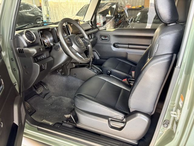 ( 小改款 /四輪傳動 ) 定速/預警碰撞系統/車道偏移/倒車顯影/下坡輔助/恆溫空調/LED頭燈  第8張相片