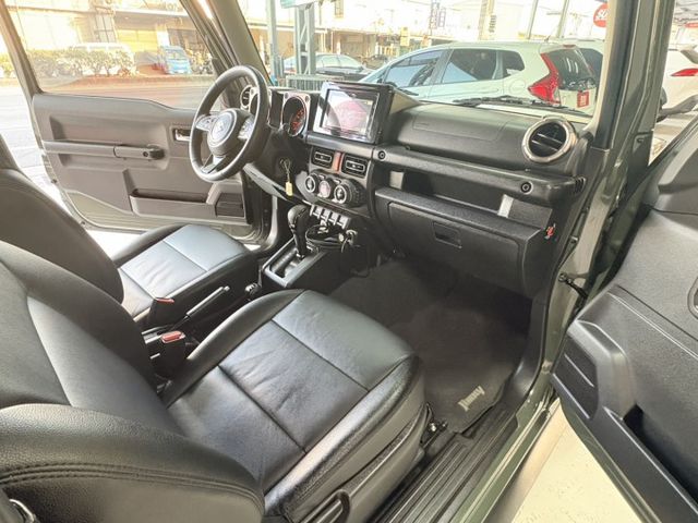 ( 小改款 /四輪傳動 ) 定速/預警碰撞系統/車道偏移/倒車顯影/下坡輔助/恆溫空調/LED頭燈  第9張相片