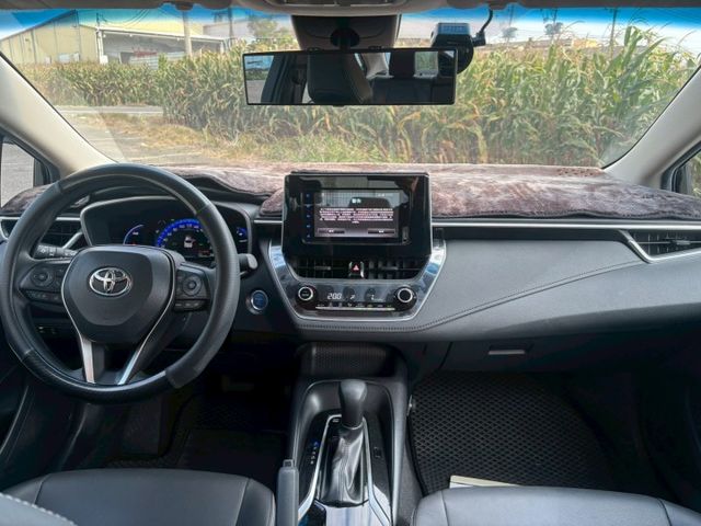 ( 油電 ) 免鑰匙/摸門/恆溫空調/跟車/車道維持/盲點/倒車顯影/導航/預警碰撞  第3張相片