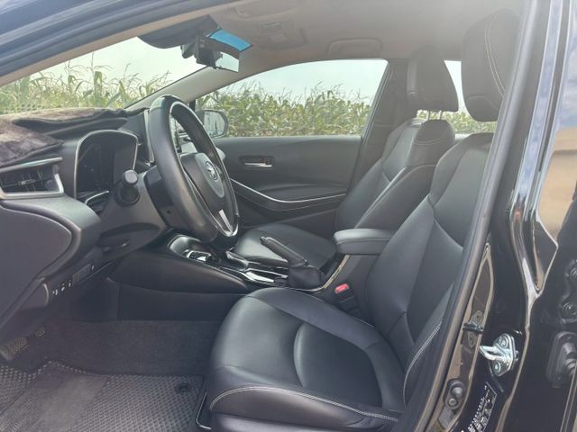 ( 油電 ) 免鑰匙/摸門/恆溫空調/跟車/車道維持/盲點/倒車顯影/導航/預警碰撞  第11張相片