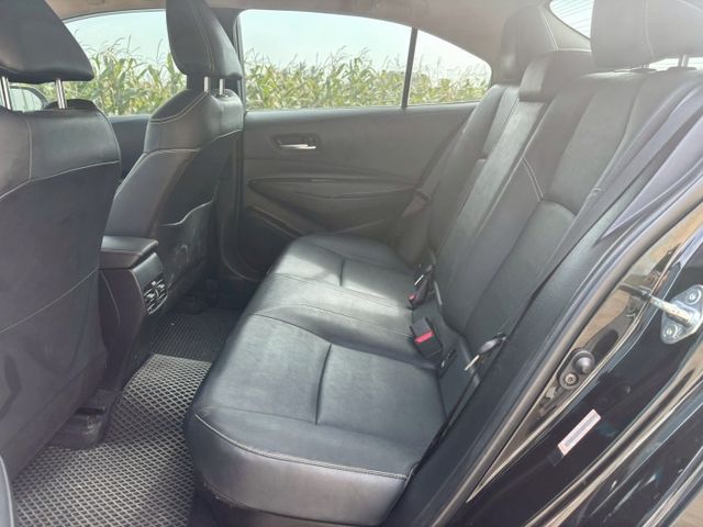 ( 油電 ) 免鑰匙/摸門/恆溫空調/跟車/車道維持/盲點/倒車顯影/導航/預警碰撞  第12張相片