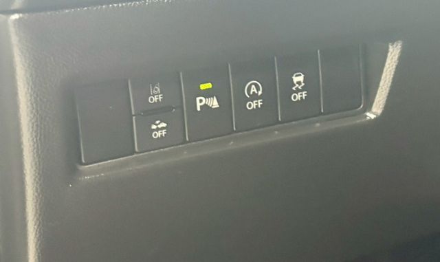 免鑰匙/定速/跟車/方向盤快控鍵/換檔撥片/恆溫空調/車道偏離警示/車道變換輔助  第5張相片