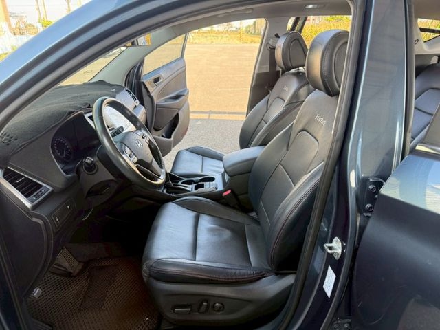 免鑰匙/摸門/盲點/定速/雙區恆溫/安卓機/倒車顯影/全景天窗  第10張相片