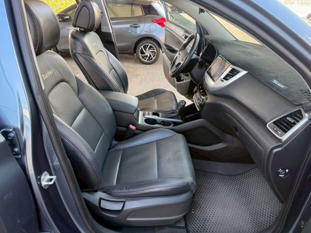 免鑰匙/摸門/盲點/定速/雙區恆溫/安卓機/倒車顯影/全景天窗  第12張相片