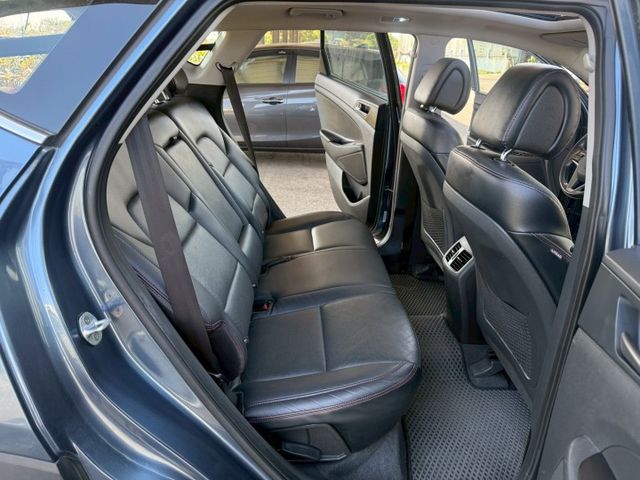 免鑰匙/摸門/盲點/定速/雙區恆溫/安卓機/倒車顯影/全景天窗  第13張相片