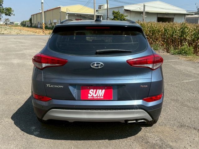 免鑰匙/摸門/盲點/定速/雙區恆溫/安卓機/倒車顯影/全景天窗  第15張相片