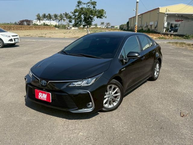 ( 油電 ) 免鑰匙/摸門/恆溫空調/跟車/車道維持/盲點/環景/胎壓偵測器  第1張相片