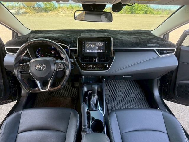 ( 油電 ) 免鑰匙/摸門/恆溫空調/跟車/車道維持/盲點/環景/胎壓偵測器  第3張相片