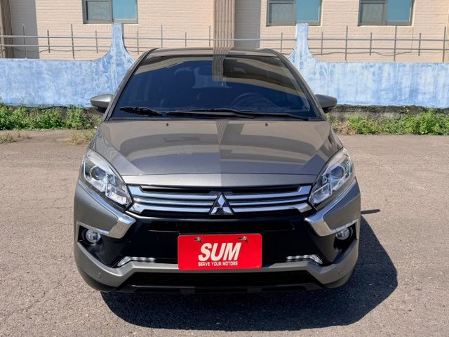 免鑰匙/盲點/電動門/恆溫空調/抬頭顯示器/倒車顯影/導航/多功能安卓機  第2張相片