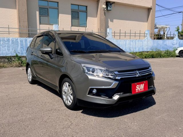 免鑰匙/盲點/電動門/恆溫空調/抬頭顯示器/倒車顯影/導航/多功能安卓機  第3張相片